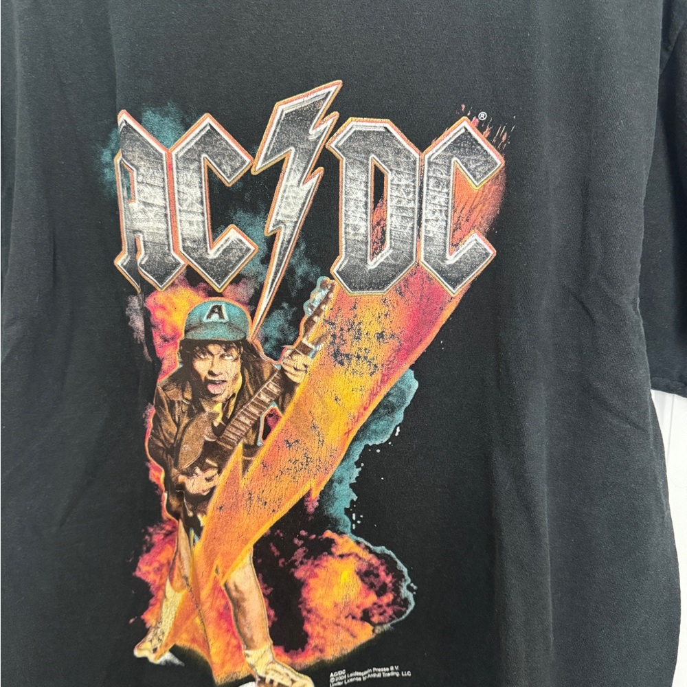 Retro 2004 AC/DC High Voltage Album Cover Angus Young Lightning T-Shirt - Picture 2 of 4